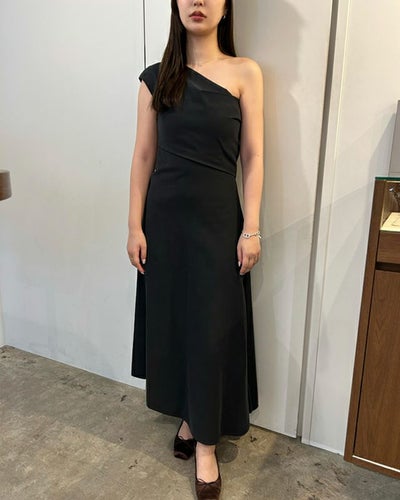One-shoulder dress