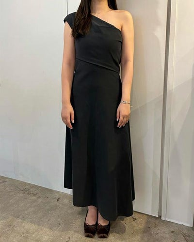 One-shoulder dress