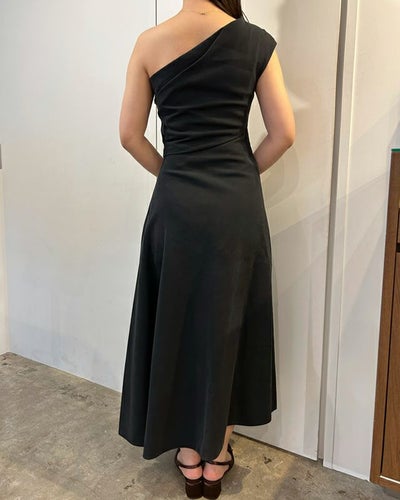One-shoulder dress