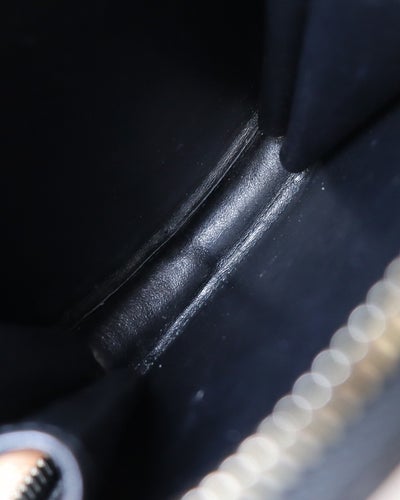 三角ロゴ金具ブラッシュドレザーチェーンショルダーバッグ