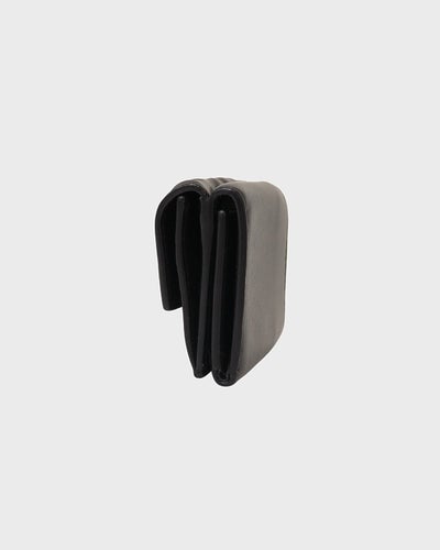 ロゴ金具レザーコンパクトウォレット