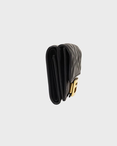 ロゴ金具レザーコンパクトウォレット
