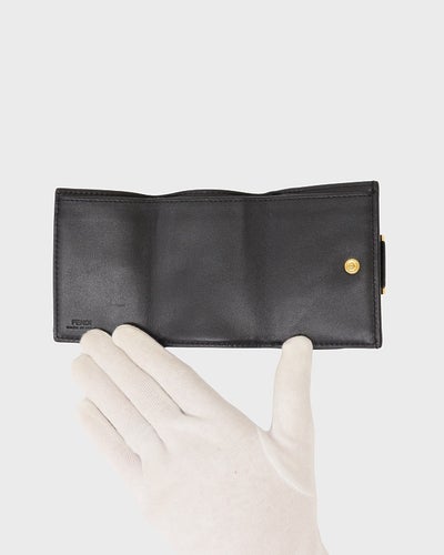 ロゴ金具レザーコンパクトウォレット