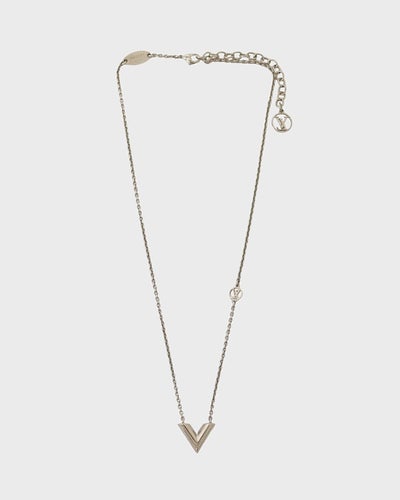 Essential V Necklace