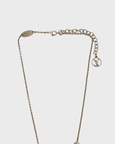 Essential V Necklace