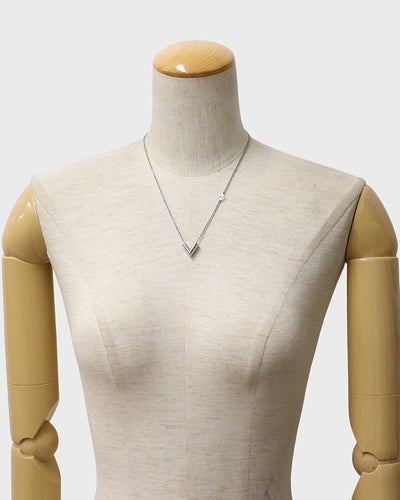 Essential V Necklace