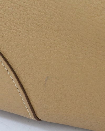 ロゴ金具レザーハンドバッグ