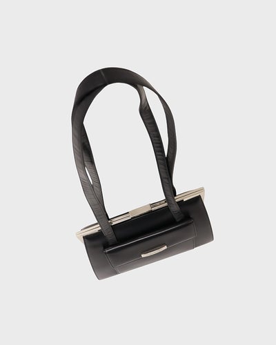 ロゴ金具レザーショルダーバッグ
