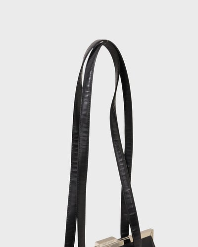 ロゴ金具レザーショルダーバッグ
