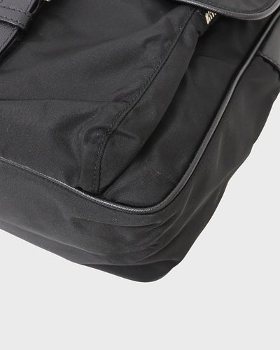 三角ロゴ金具ナイロンワンショルダーバッグ