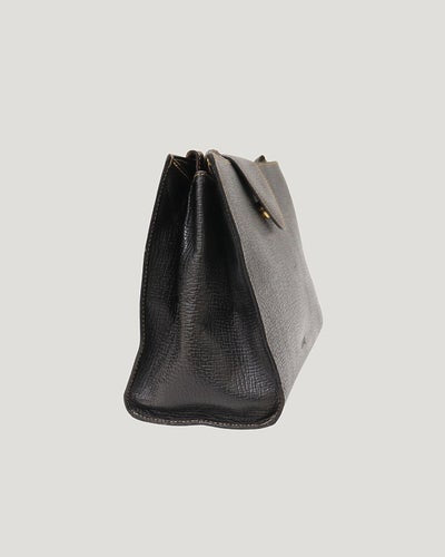 ロゴ刻印レザーショルダーバッグ