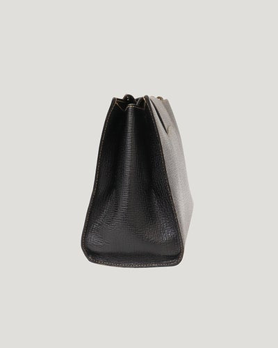 ロゴ刻印レザーショルダーバッグ