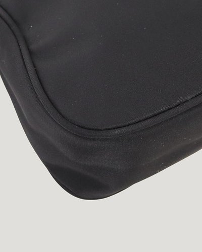 三角ロゴ金具ナイロンワンショルダーバッグ