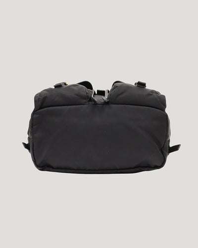 三角ロゴ金具ナイロンリュック – Hedy