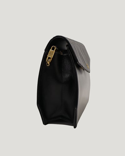 ロゴ金具レザーショルダーバッグ