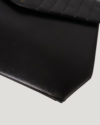 ロゴ金具レザーショルダーバッグ