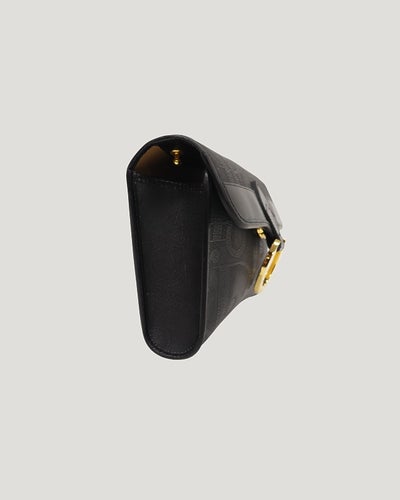 オーバル金具レザーショルダーバッグ