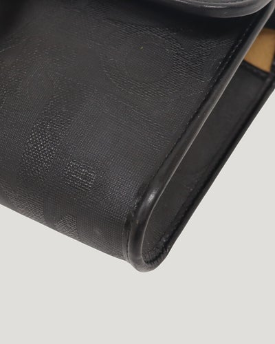 オーバル金具レザーショルダーバッグ