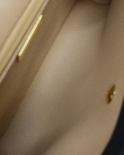 オーバル金具レザーショルダーバッグ