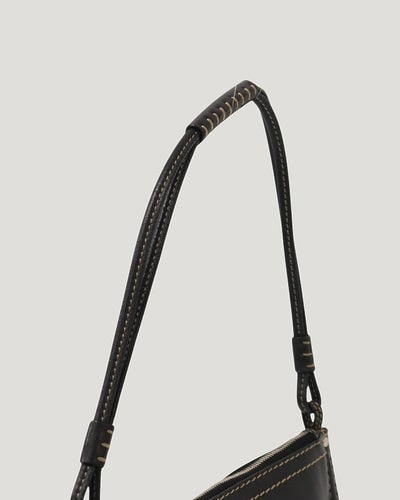 ロゴ刻印ワンショルダーバッグ