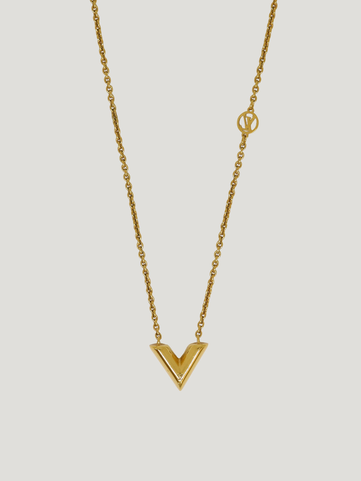 Essential V Necklace