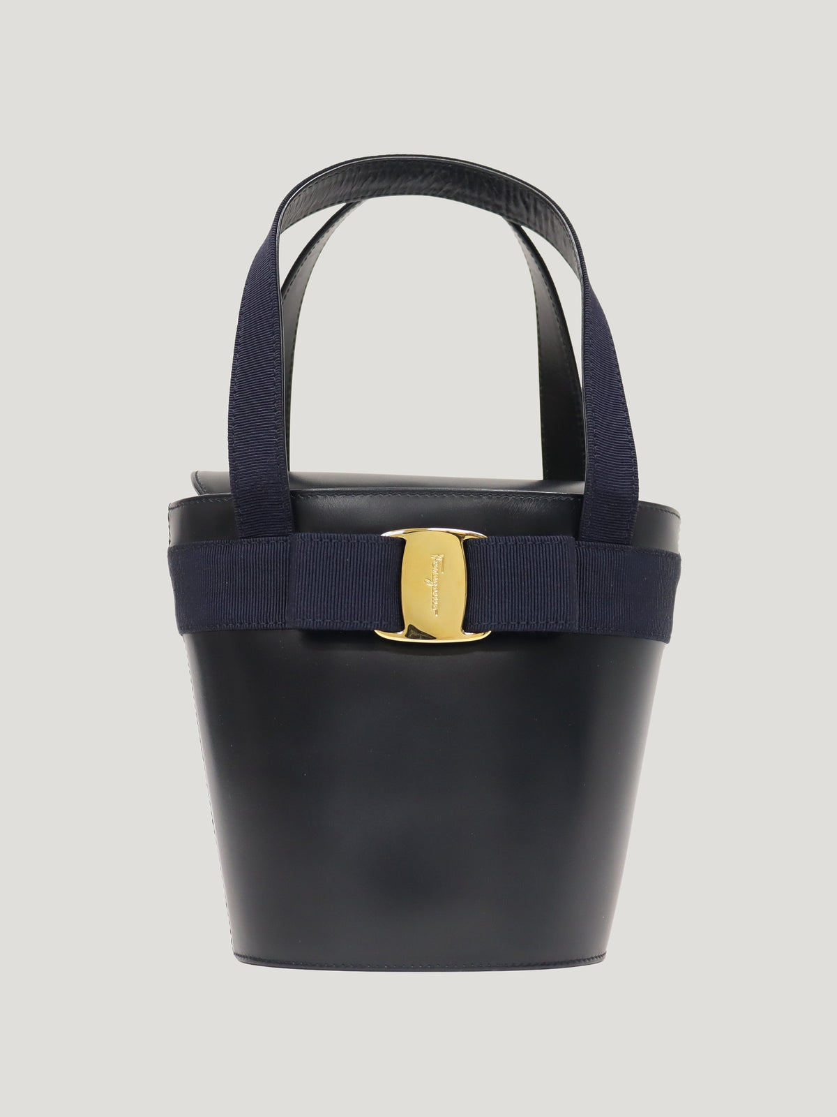 Leather handbag with VARA clasp