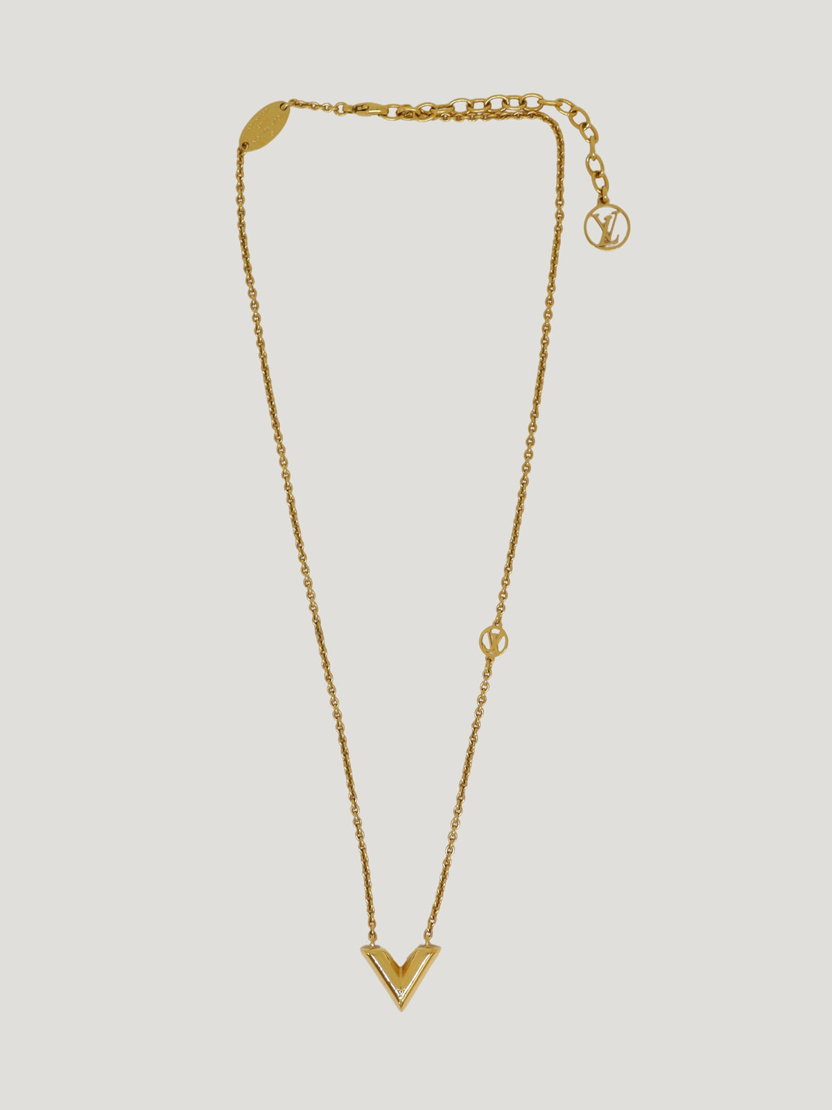 Essential V Necklace