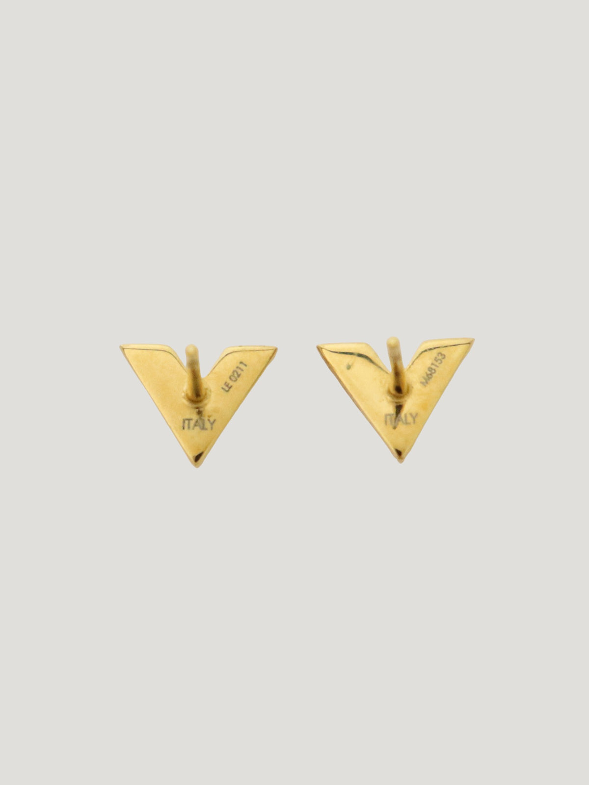 エッセンシャルVピアス
