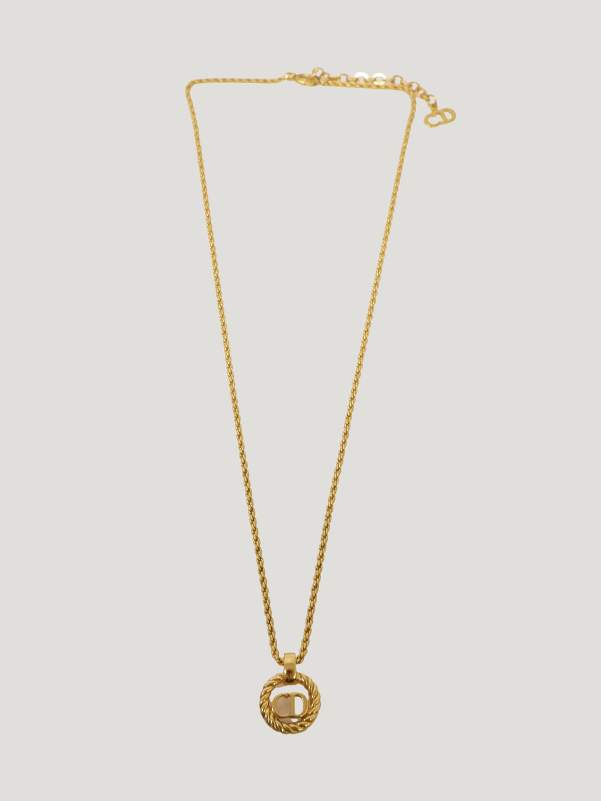CD Twist Round Necklace