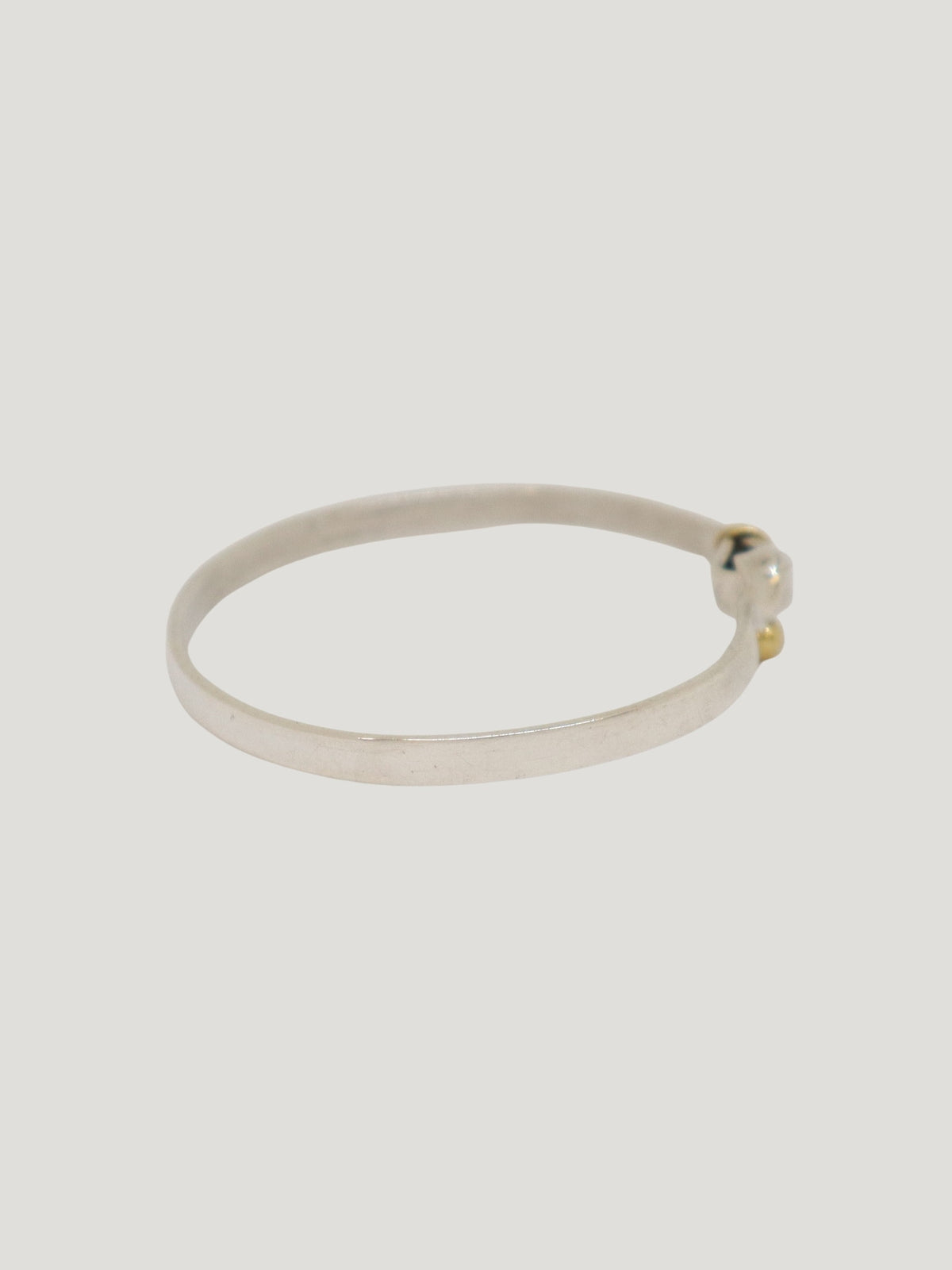 フックアンドアイバングル