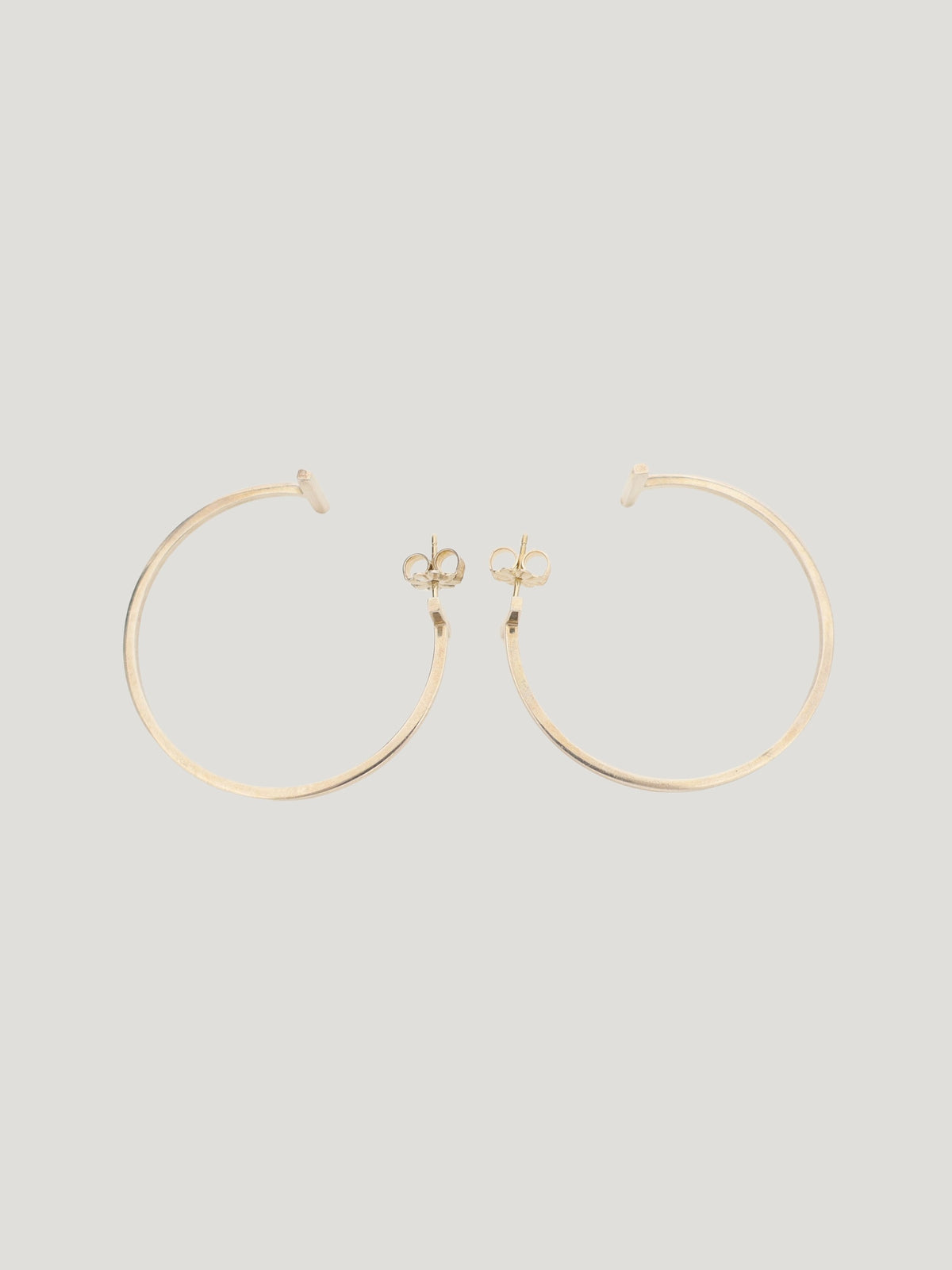 Tワイヤーフープピアス