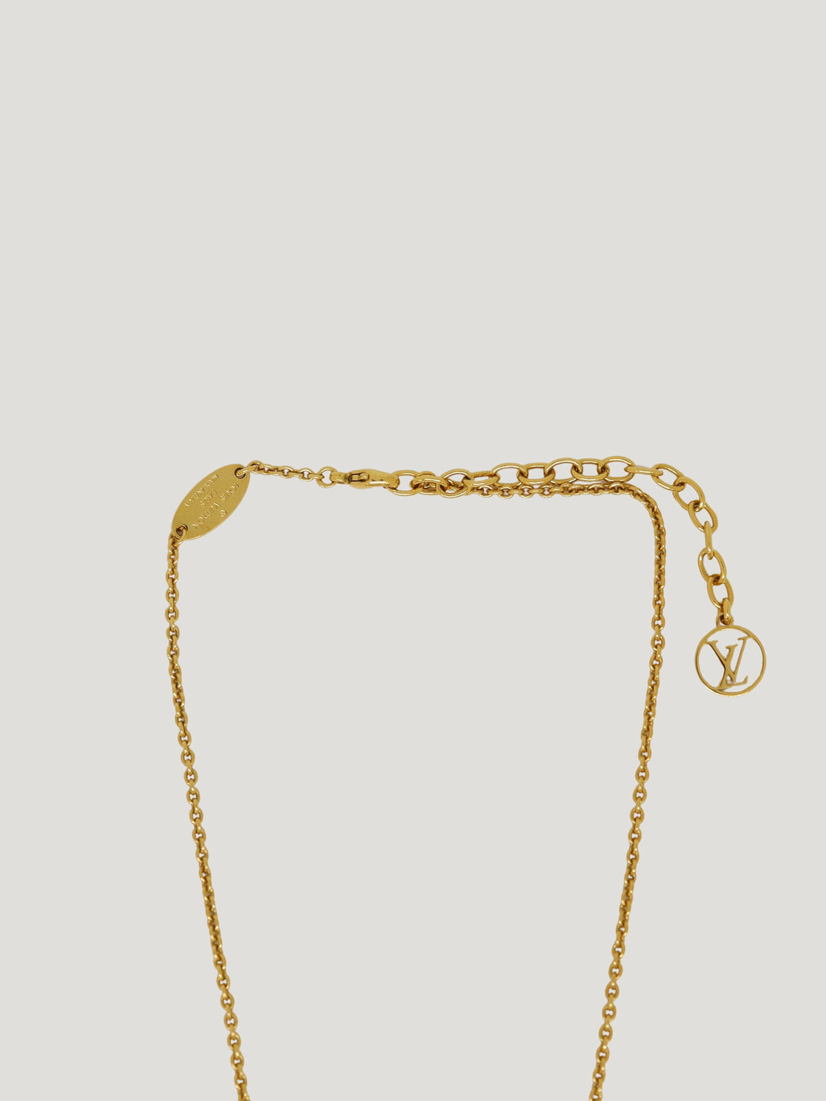 Essential V Necklace