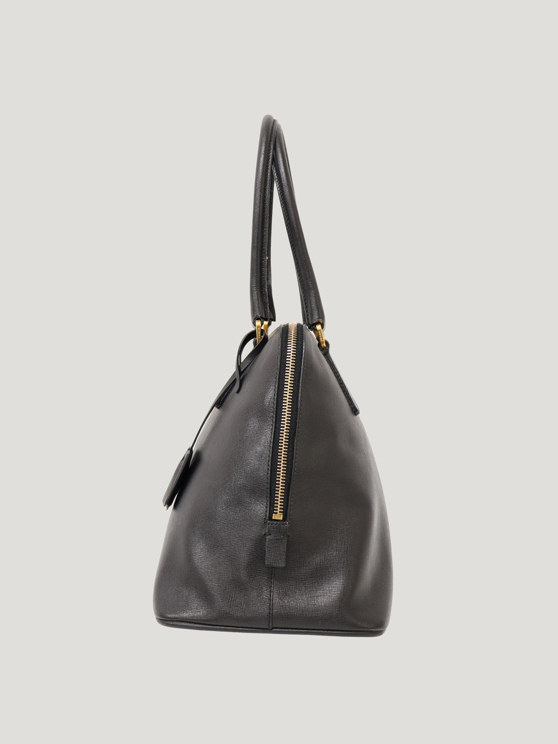 三角ロゴ金具レザーハンドバッグ – Hedy