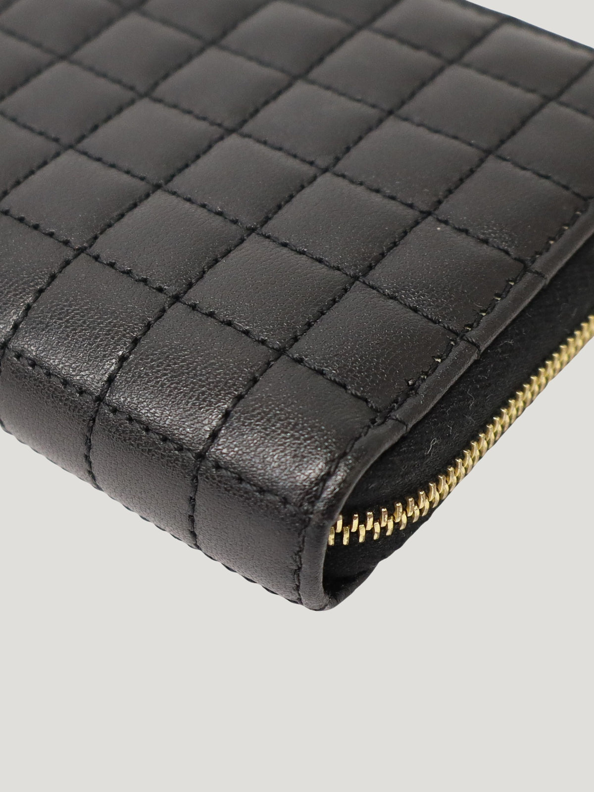 ロゴ金具レザーカードケース