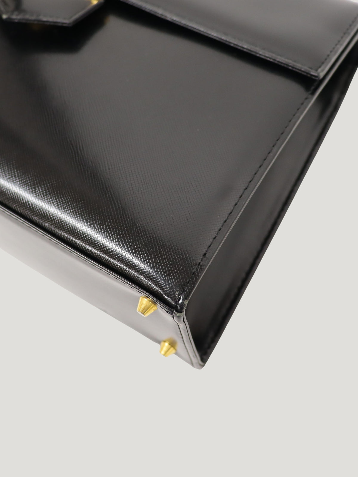 ロゴ金具レザーハンドバッグ