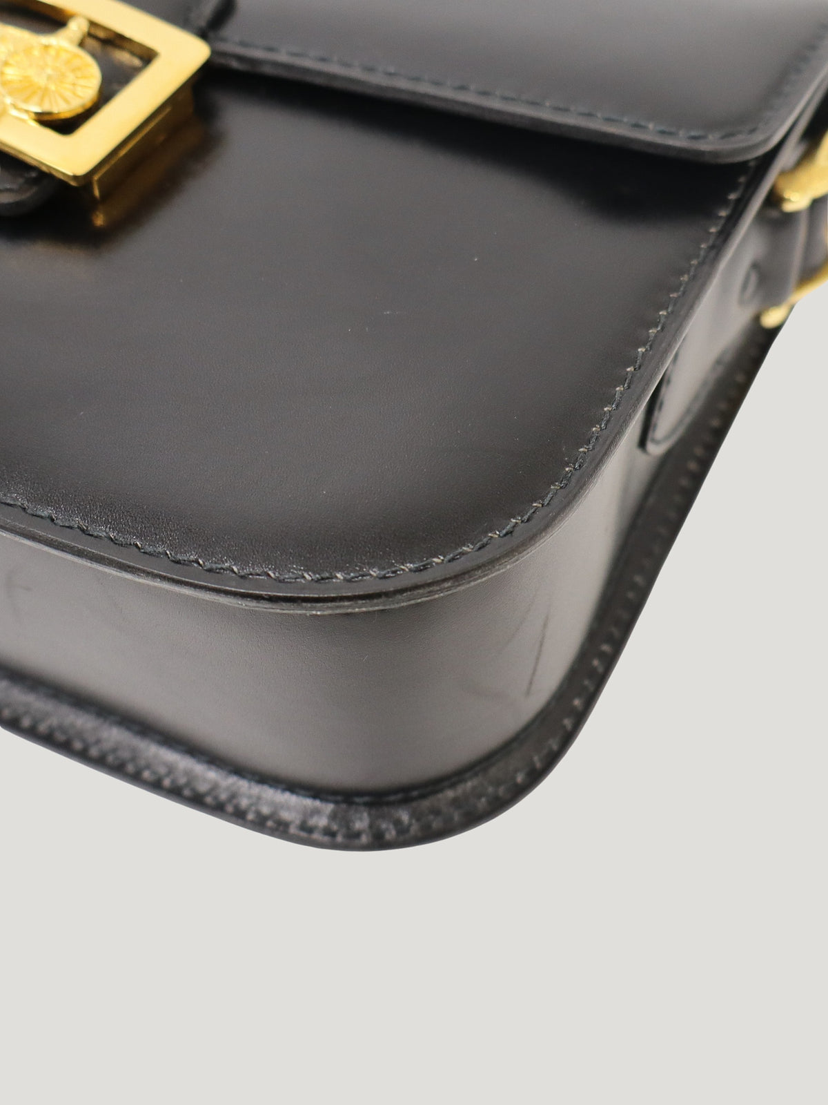 馬車金具レザーショルダーバッグ　