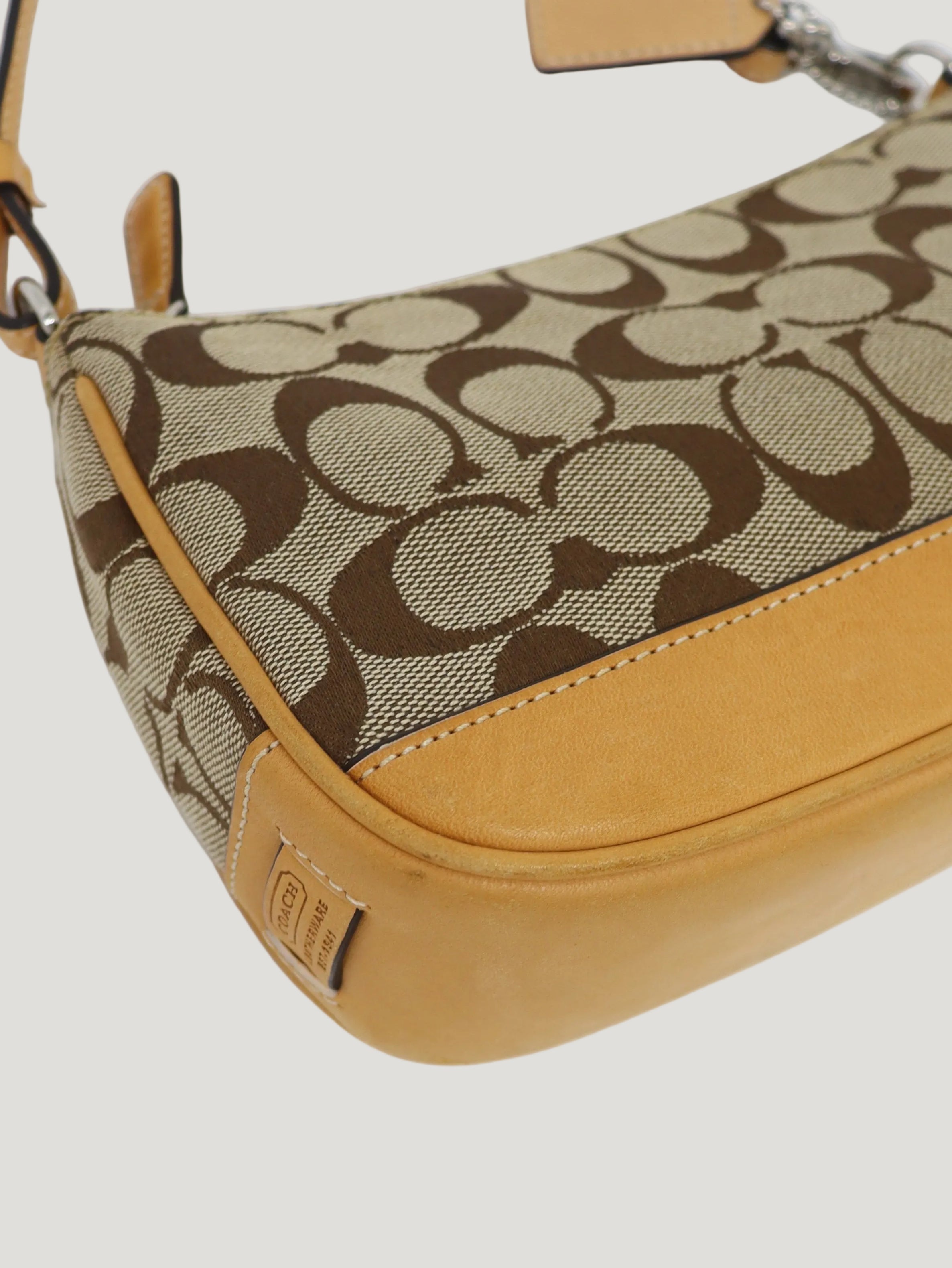 シグネチャーハンドバッグ