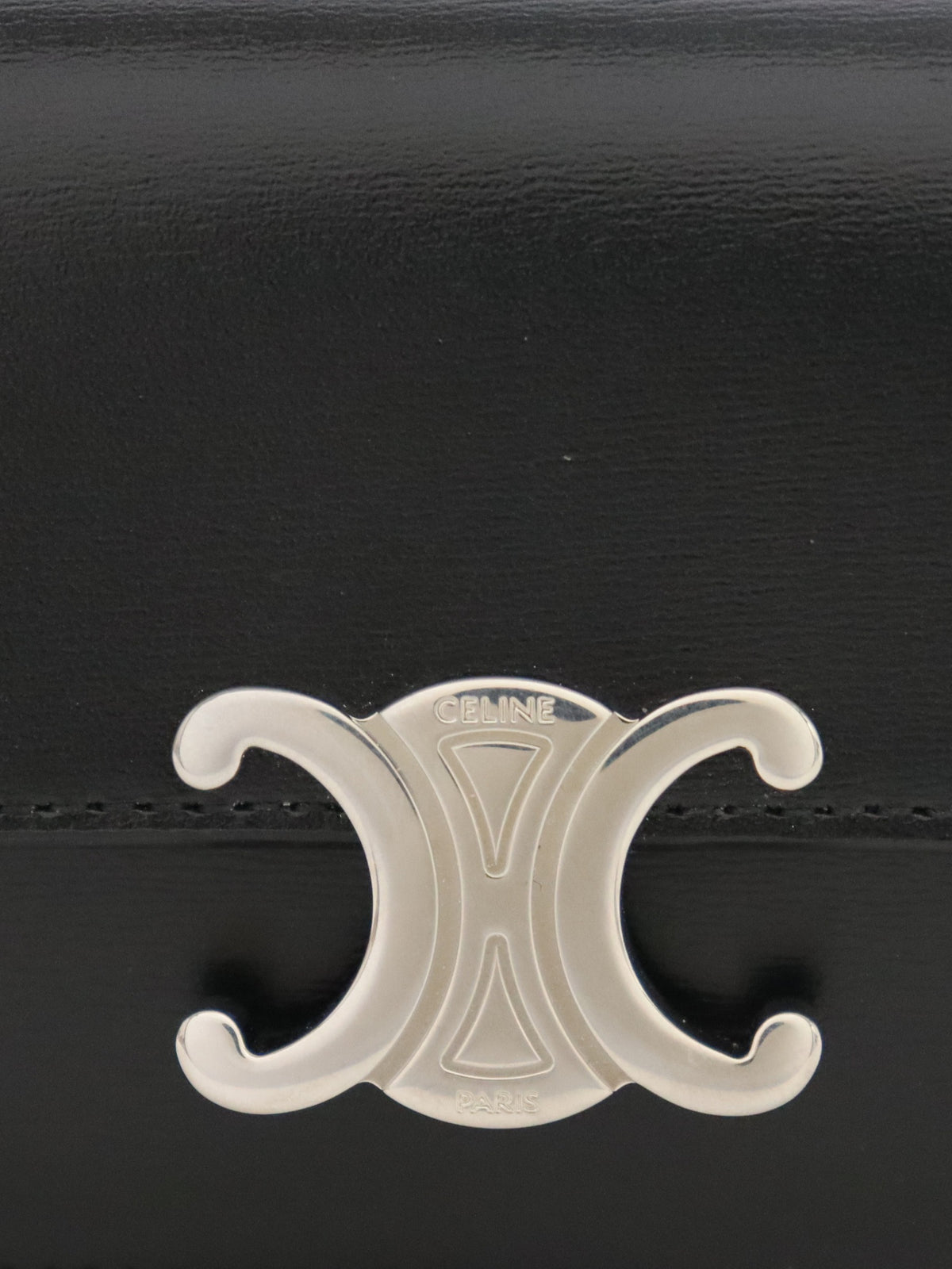 Triomphe flap card holder