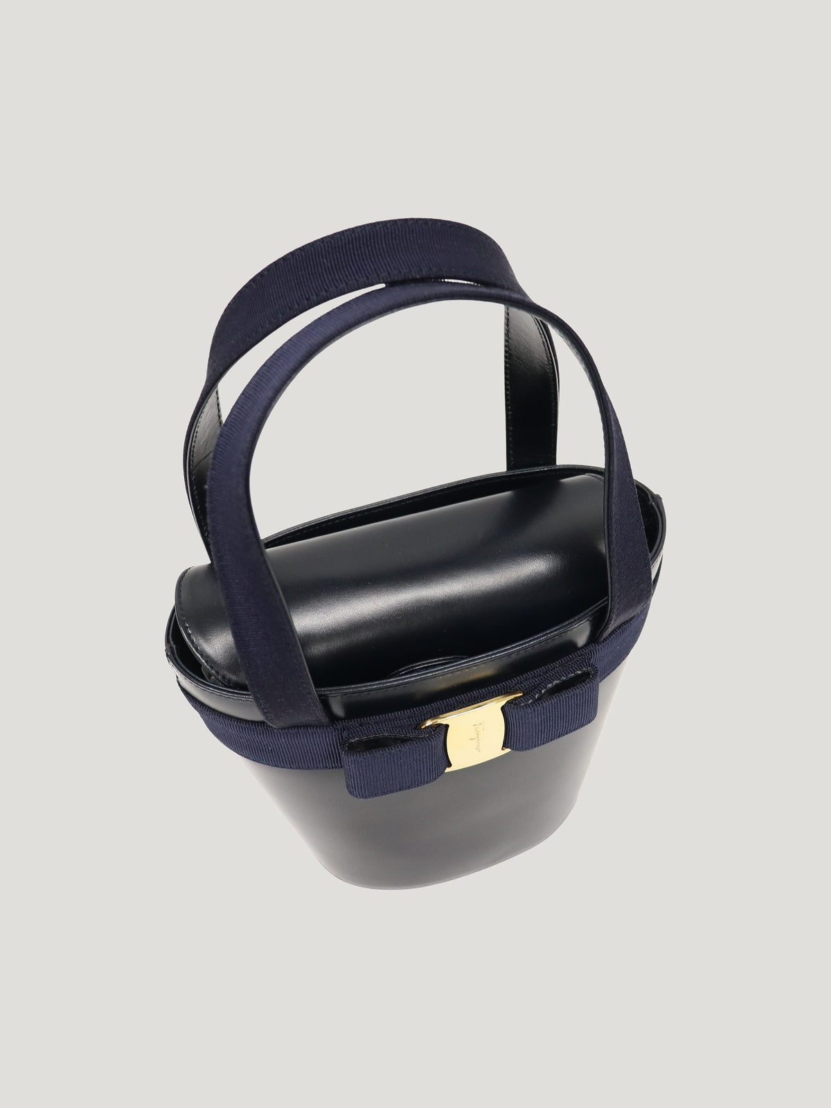 Leather handbag with VARA clasp