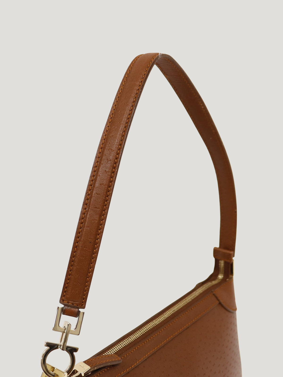 Gancini hardware leather one-shoulder bag