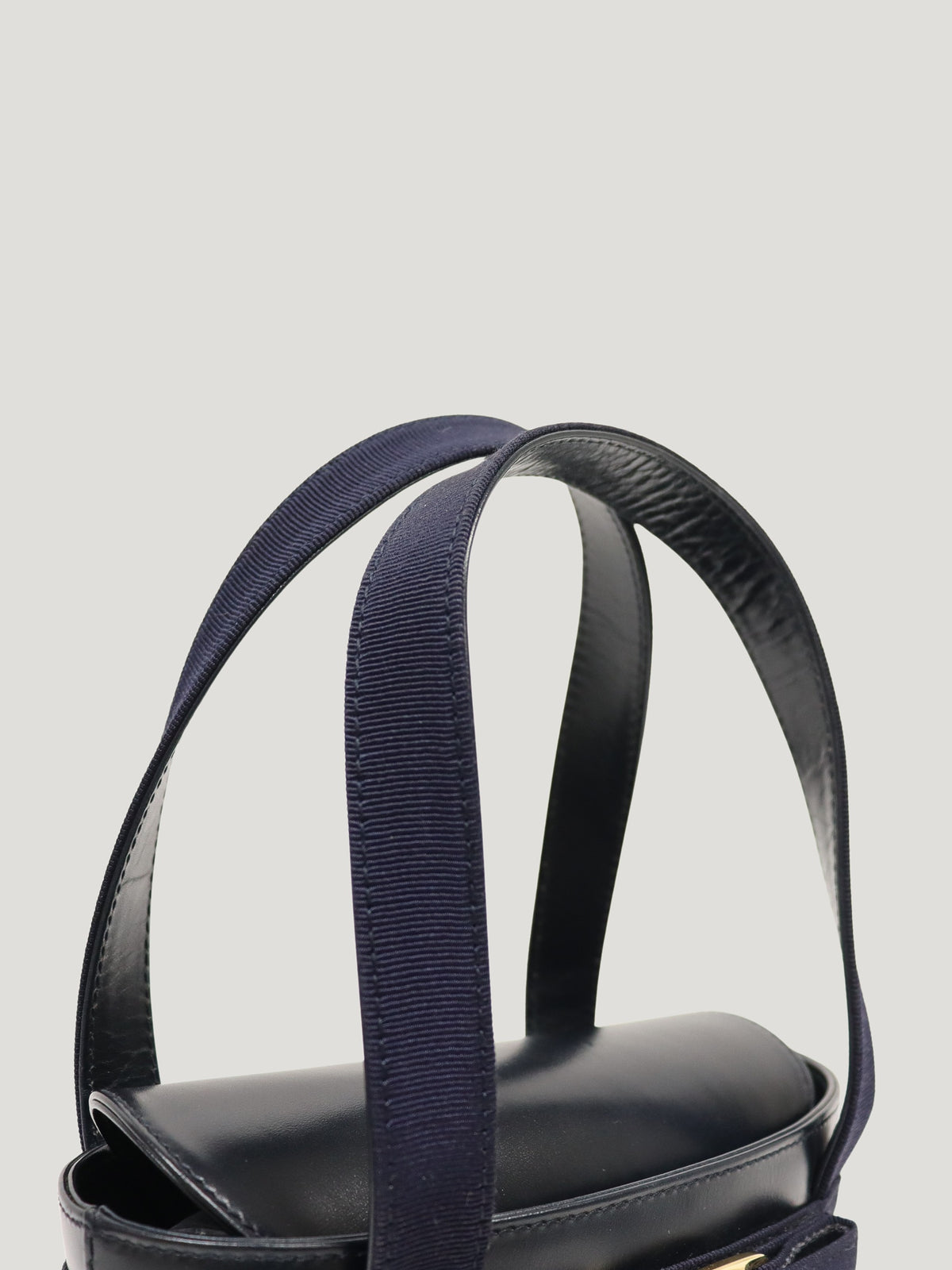 Leather handbag with VARA clasp
