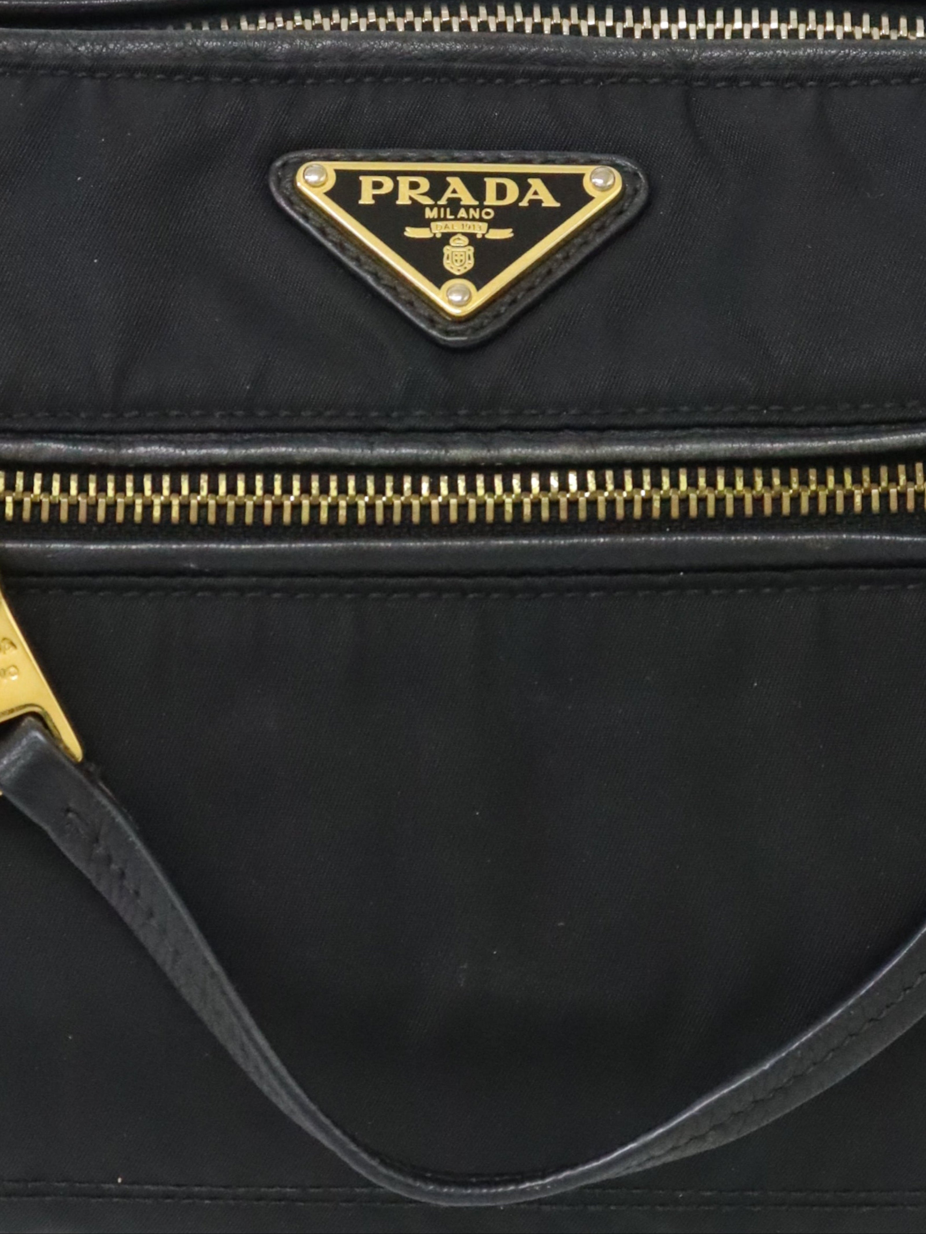 三角ロゴ金具ナイロンレザーワンショルダーバッグ