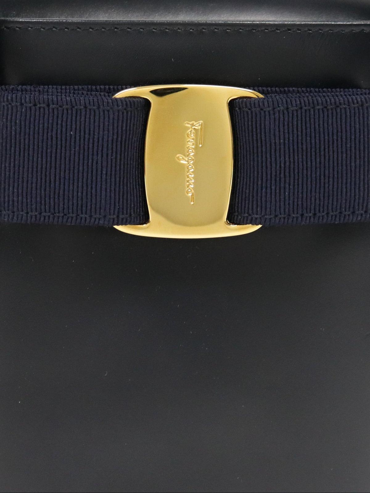 Leather handbag with VARA clasp