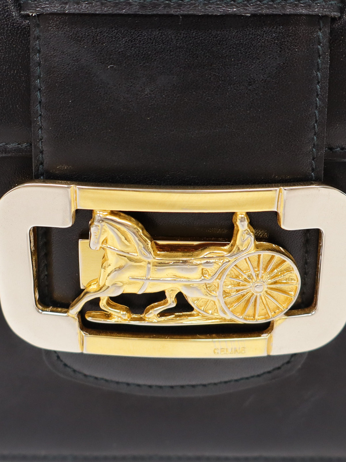 馬車金具レザーショルダーバッグ
