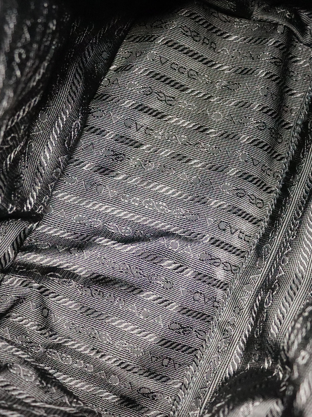 三角ロゴ金具ナイロンリュックサック