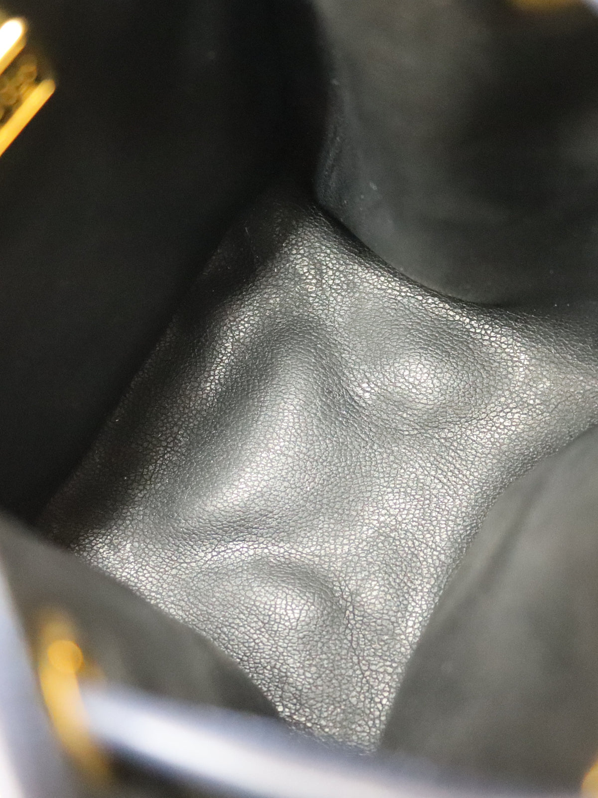 CDオーバル金具レザー巾着ショルダーバッグ