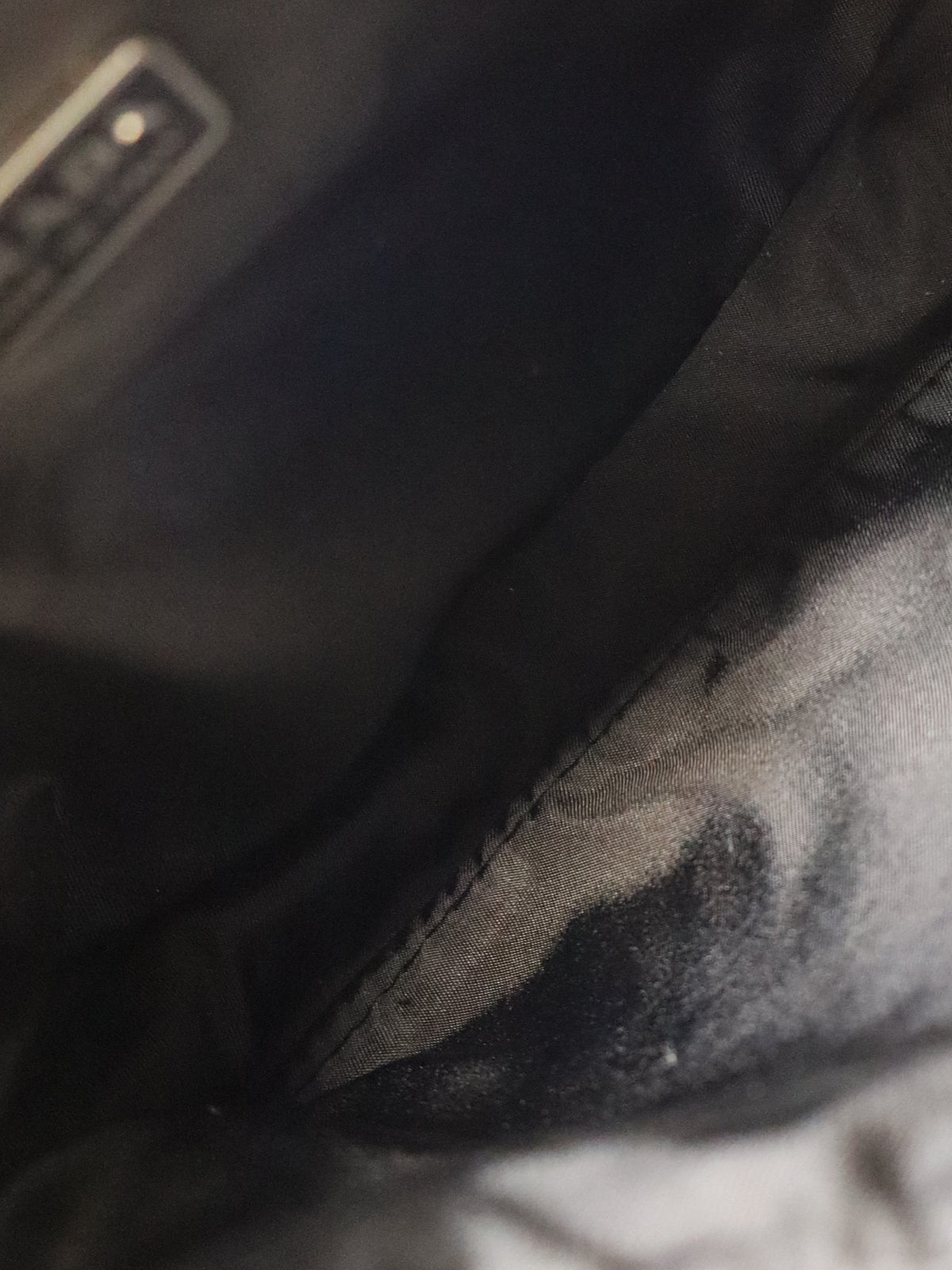 Logo-engraved wool handbag