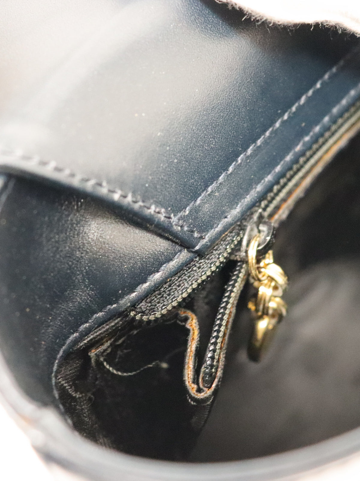 Leather handbag with VARA clasp