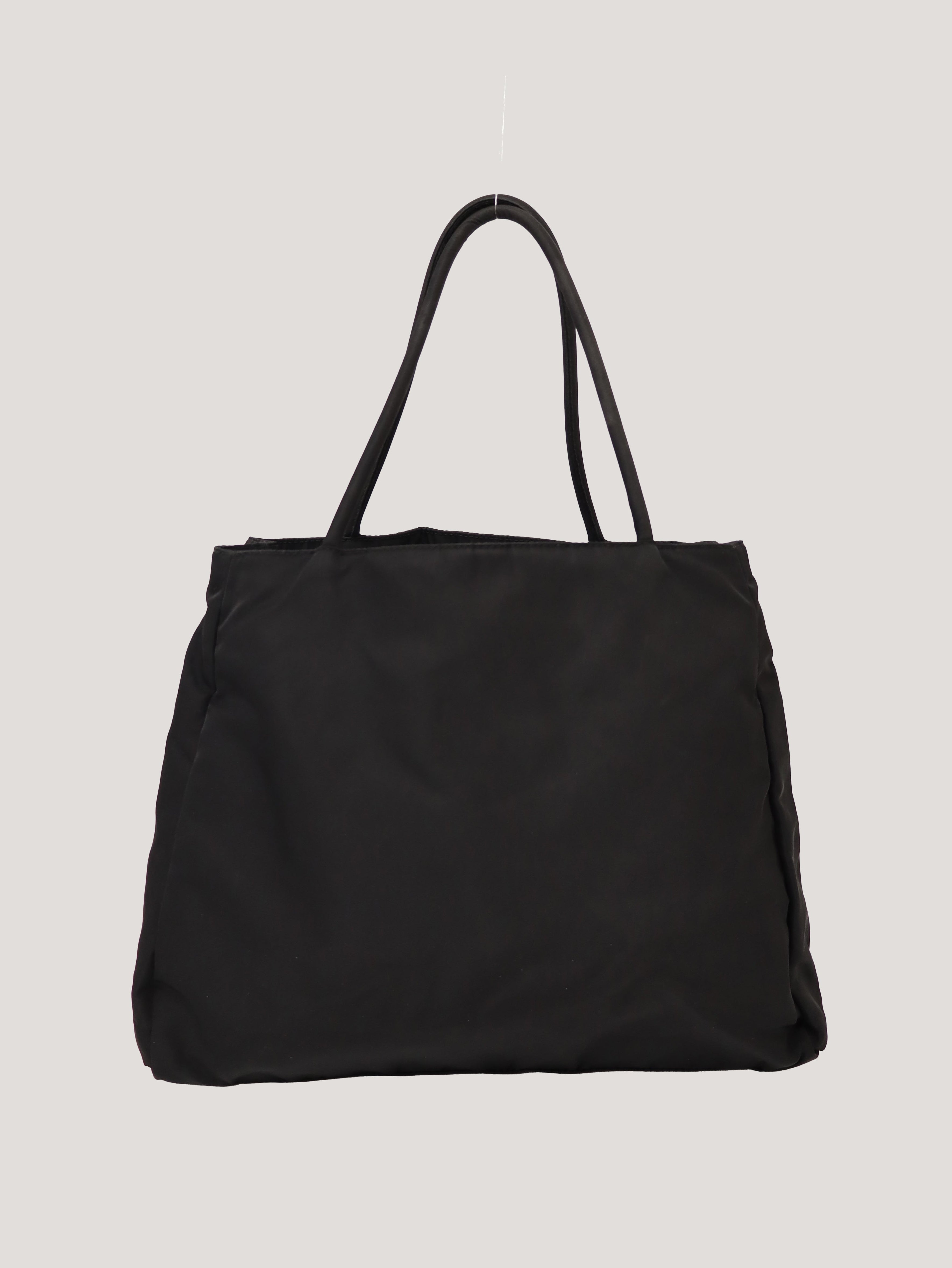 三角ロゴ金具ナイロントートバッグ – Hedy