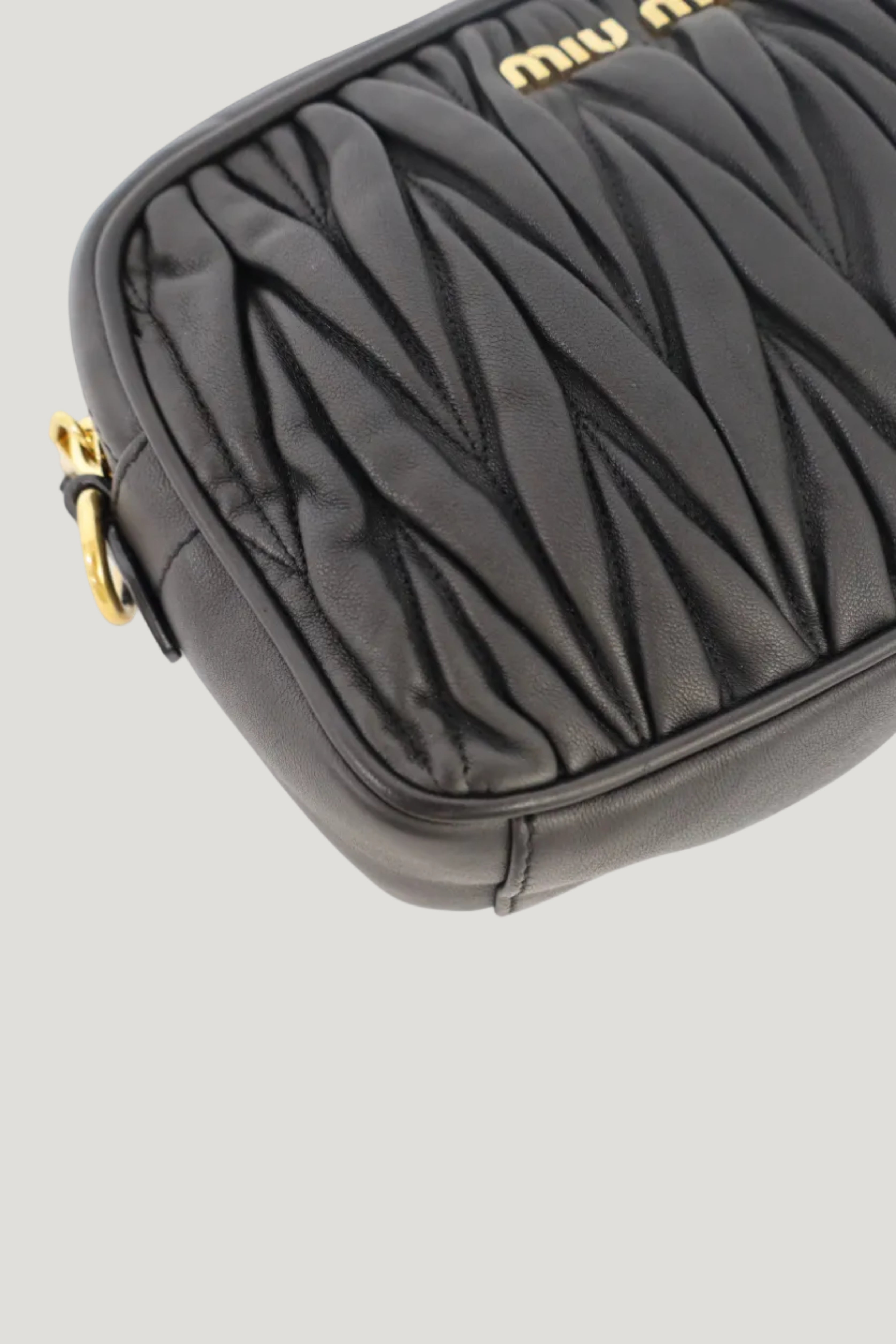 Matelassé Chain Shoulder Bag